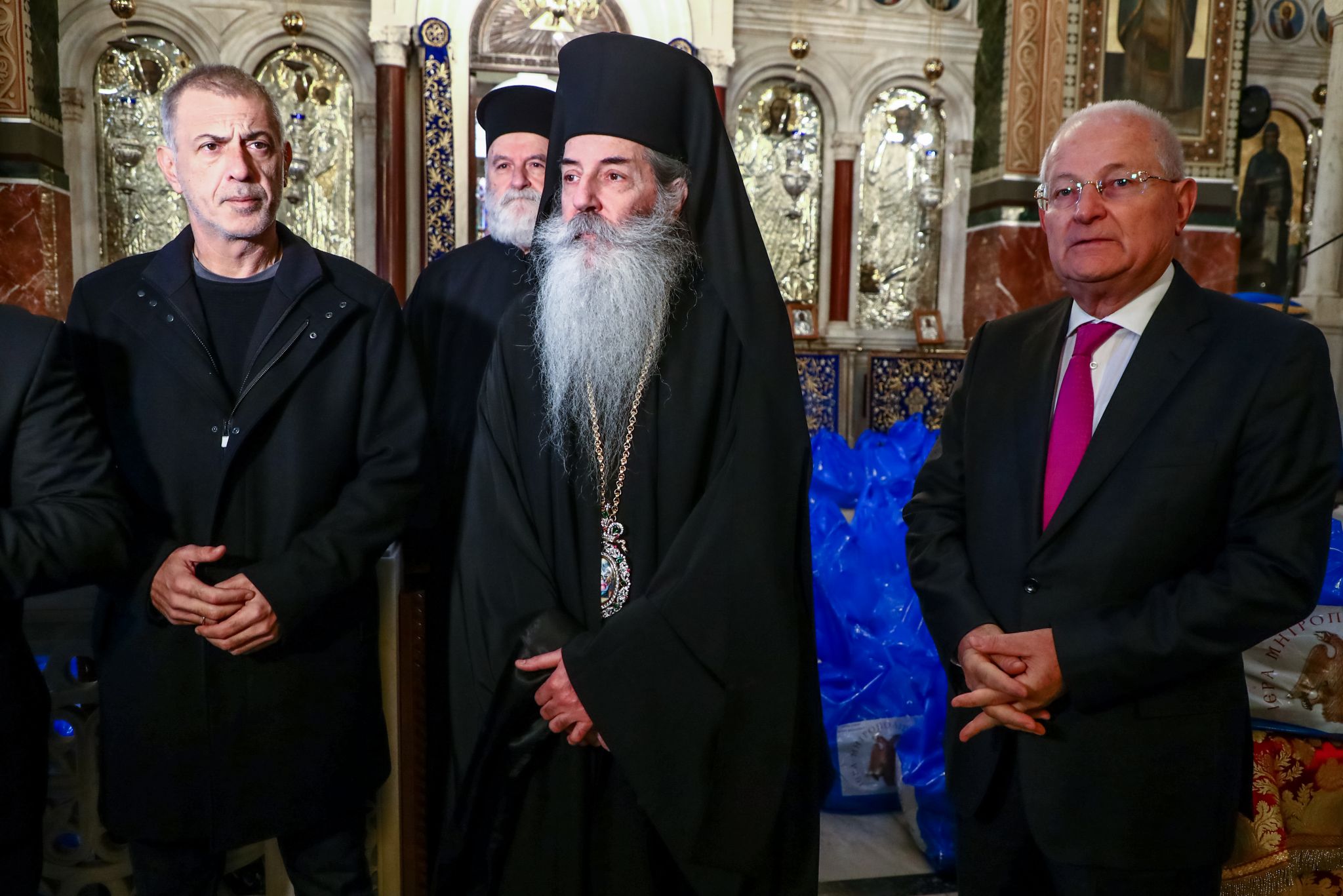 1703249303 42 Γεύματα αγάπης από τον Ολυμπιακό στην Μητρόπολη Πειραιά