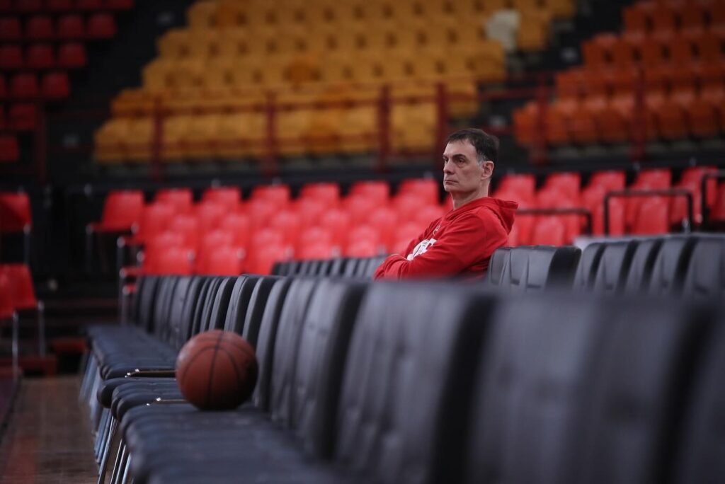 Photo by Olympiacos B.C. on April 29 2024. May be an image of 1 person playing basketball backboard ball basketball court and stadium