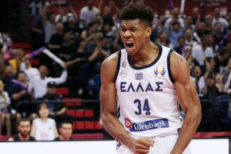 anatropi o greek freak etoimazetai gia nees per