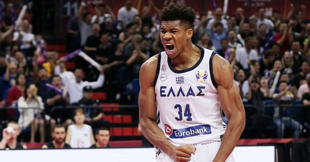 anatropi o greek freak etoimazetai gia nees per