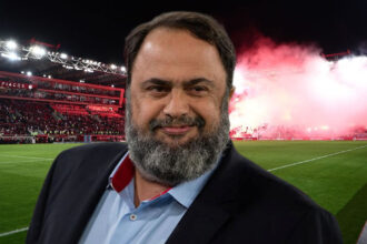 o marinakis etoimazei diplo chtypima gia na eni