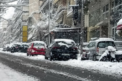 lefka christougenna chionia akoma kai stin atti