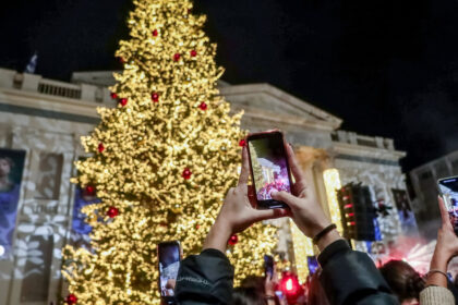 peiraias fotagogisi christougenniatikou dentrou