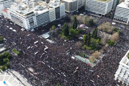 anatrichiastikes eikones apo to syntagma oli i