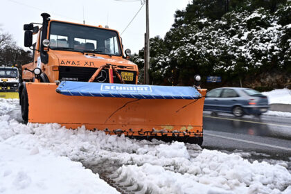 erchetai sfodri kakokairia me chionia kai katai