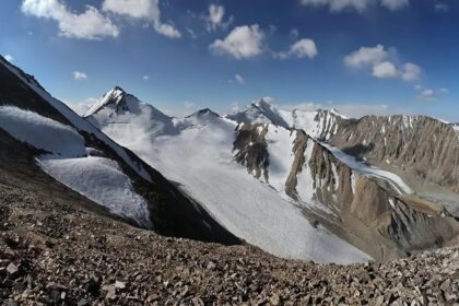 oropedio pamir giati to lene stegi tou kosmou