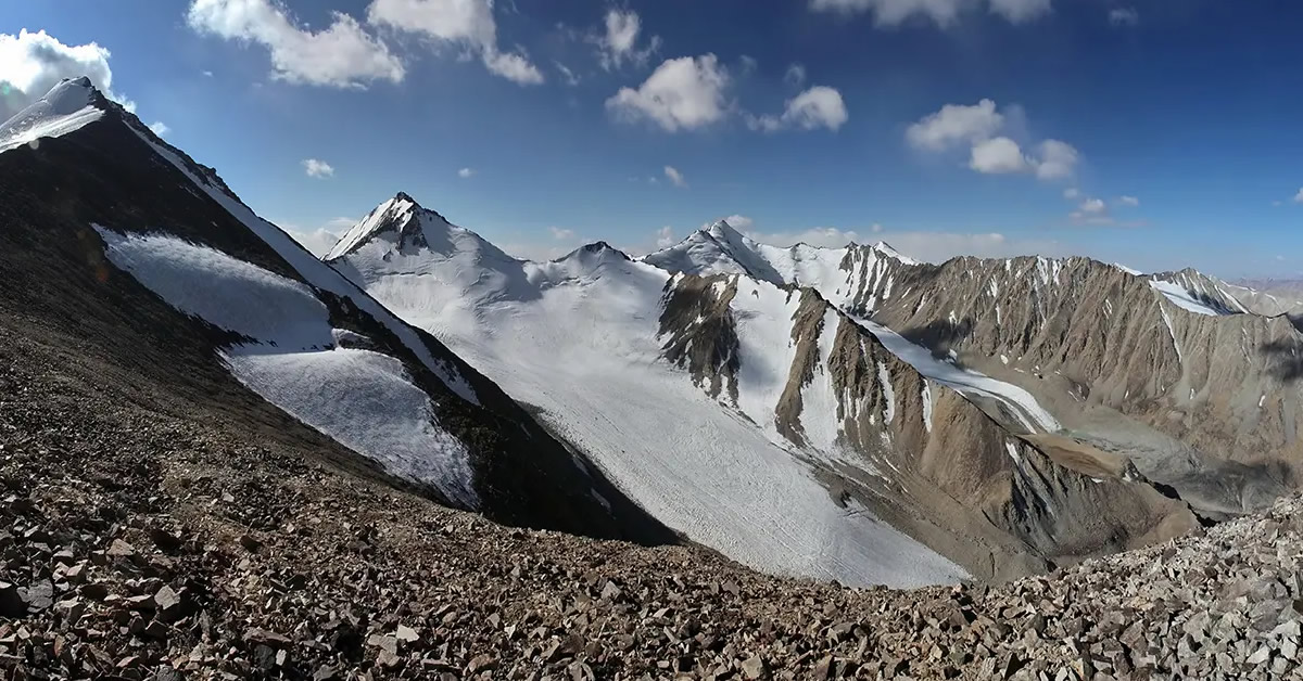 oropedio pamir giati to lene stegi tou kosmou