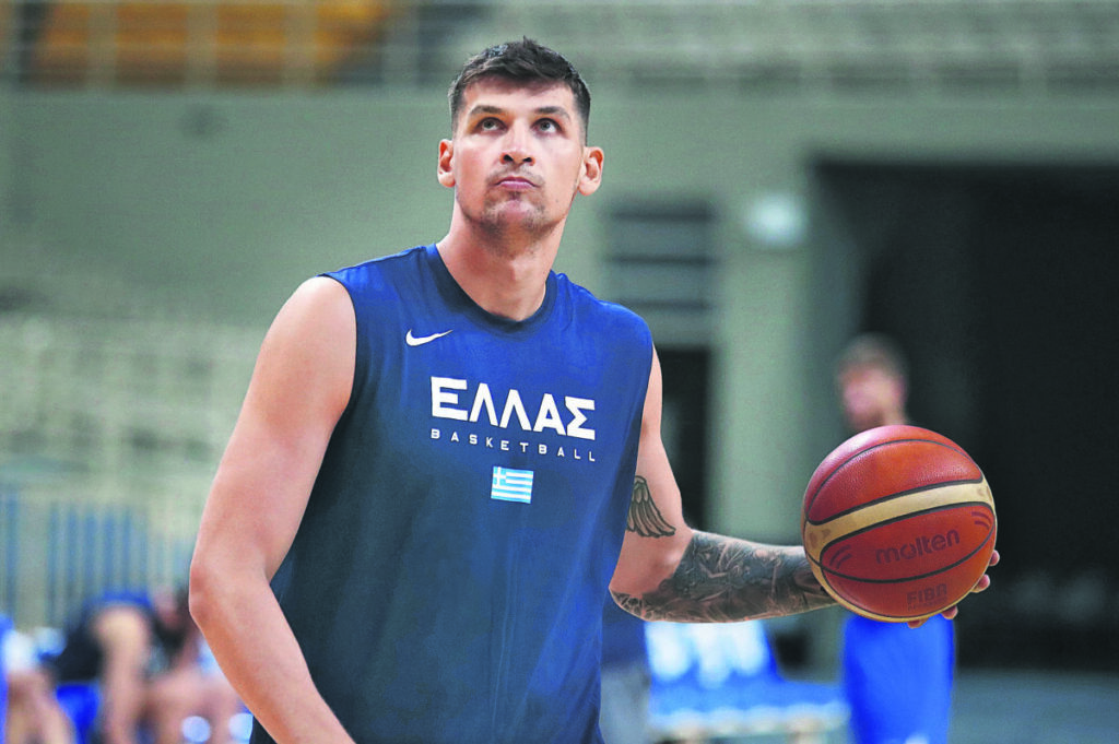 Ντίνος Μήτογλου: Τα διπλά ή αντίο; Οι τελευταίες πληροφορίες για το νέο συμβόλαιο 4 hellas