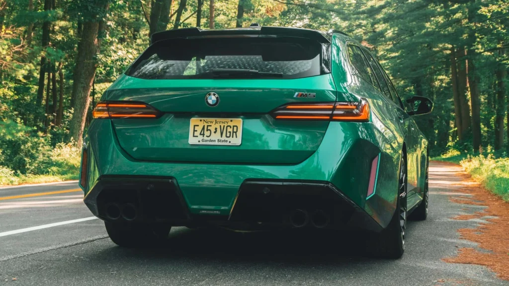 BMW M5 Touring 2025: Υβριδικό «τέρας» με 717 ίππους και χαρακτήρα supercar 9 2025 bmw m5 touring review 1