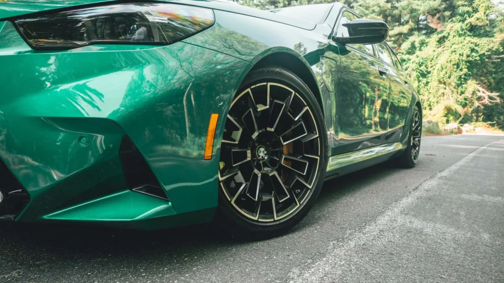 BMW M5 Touring 2025: Υβριδικό «τέρας» με 717 ίππους και χαρακτήρα supercar 7 BMW M5 Touring 2025