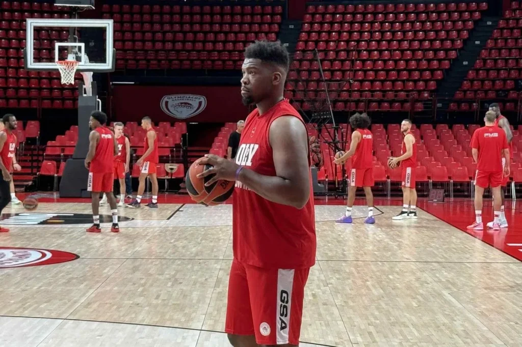 Ολυμπιακός: Σέντερ–έκπληξη στην πρώτη προπόνηση! 3 Ολυμπιακός Νίκο Οκεκουόγεν